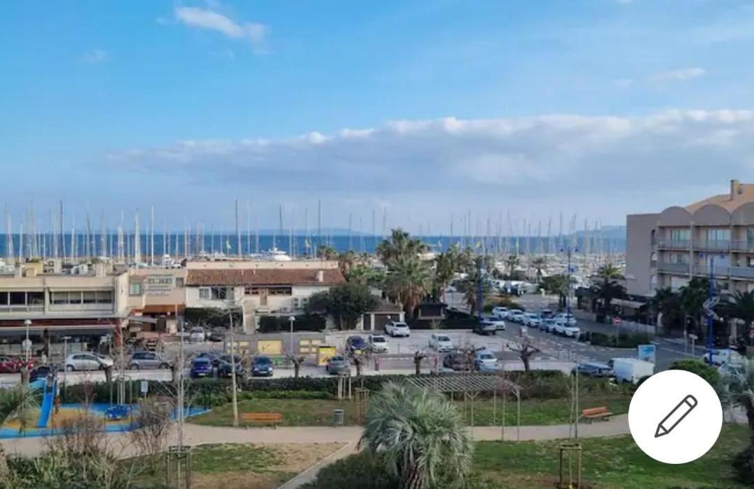 Studio Vue Port De *